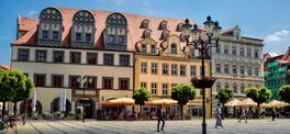 naumburg, deutschland - marktplatz mit historischer häuserzeile in der altstadt Von ArTo
