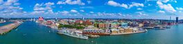 Lilla Bommen building, Military ship Smaland and Barken Viking ship in the swedish city Goteborg. Von dudlajzov