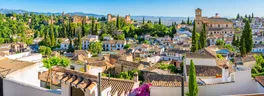 Panoramic sight of the Alhambra Palace and the Albaicin district in Granada. Andalusia, Spain. Von e55evu