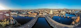 Aerial view of Belfast in autumn Von Alexey Fedorenko
