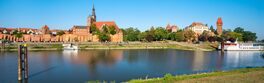 Die Altstadt von Tangermünde an der Elbe mit Elbhafen, Stadtmauer, Elbtor, Kirche St. Stephan und Burg Von AVTG