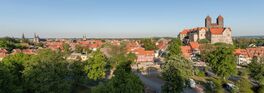 Panorama von Quedlinburg mit Schlossberg und Altstadt vom Münzenberg aus Von Sándor Kotyrba