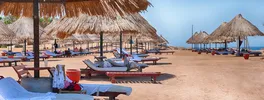 Relaxation on a beach in Sharm el Sheikh, Egypt Von marcorubino